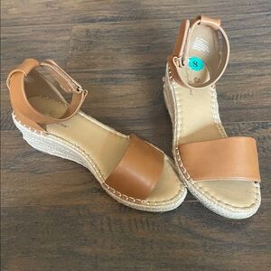 TOMMY BAHAMA Mini Mayla Cognac Back Strap Velcro Raffia Wedge Heeled Sandals